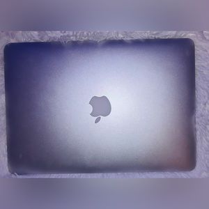 Macbook Air 2015. All up to date and in perfect condition.